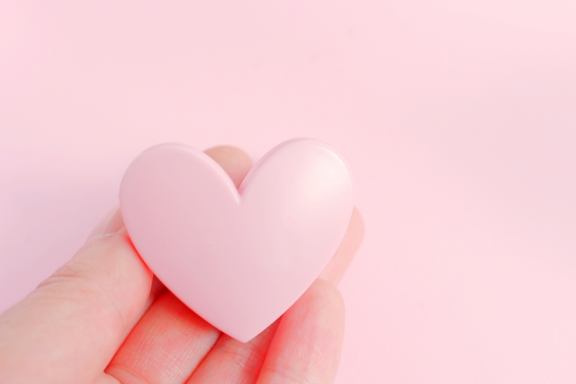 持ち物に興味を持つ男性の心理を徹底解説!脈ありサインと見極め方