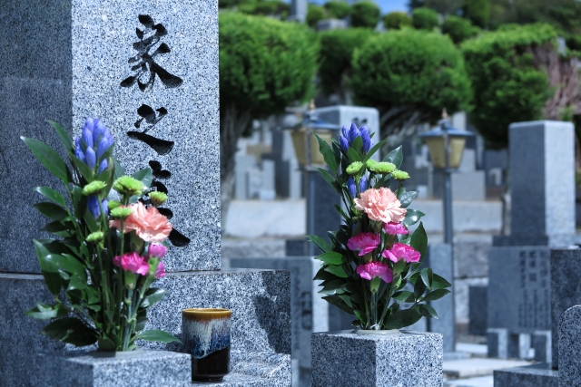 友人のお墓参りの持ち物の準備と注意点