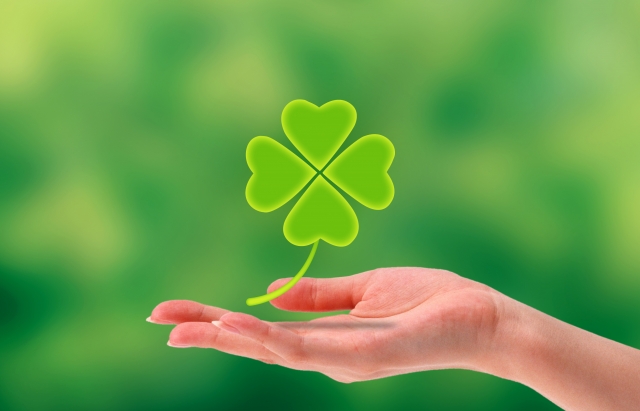 手の甲にほくろが急にできたのはスピリチュアルなサイン？右手・左手の意味を徹底解説